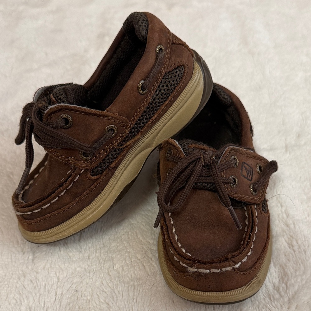 Sperry leather boat shoes with velcro (toddler 7)